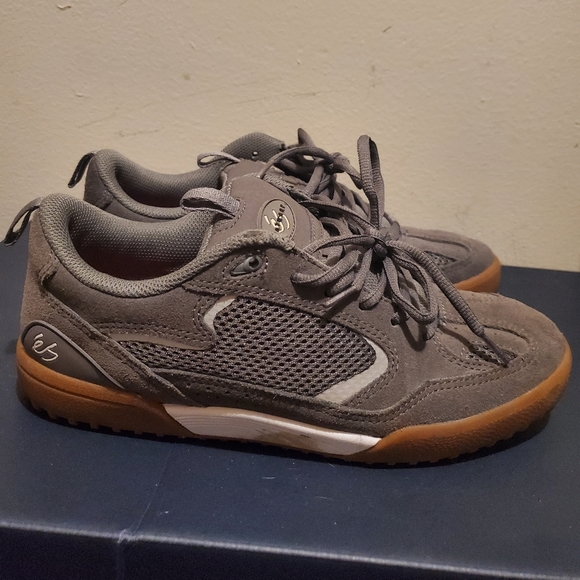 eS Quattro Grey Gum Skate Shoe size 8 EUC 🛹 - Picture 3 of 10